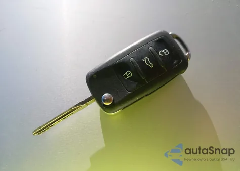 2014 Volkswagen Golf 2.0L Tdi z USA, uszkodzony, nr VIN WVWNM7AJ6EW006349